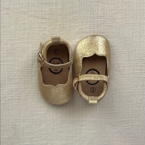 Size 3 Little Love Bug Sparkly Mary Jane. Gently used.